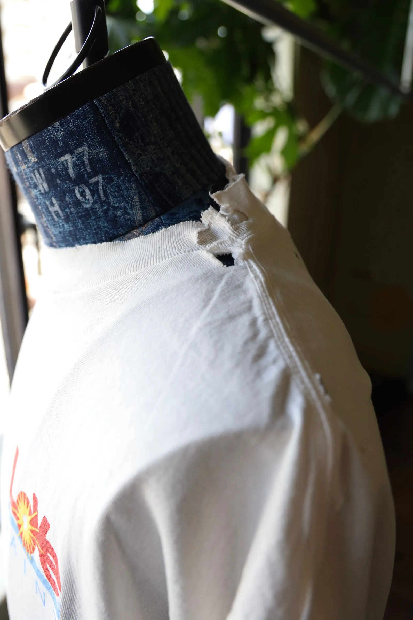 SAINT Mxxxxxx 25SS LOVE_SS TEE/WHT LOVE little sun destroyed washed and distressed short sleeves off-white S-XL rainbow OE yarn original identical tube woven side seam fabric re-washed distressed craftsmanship with cut and damaged holes original consistent main mark/wash mark/little angel anti-counterfeiting mark